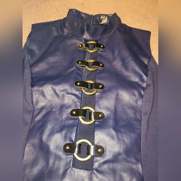 FAUX LEATHER O RINGS TOP - Picture 2 of 8